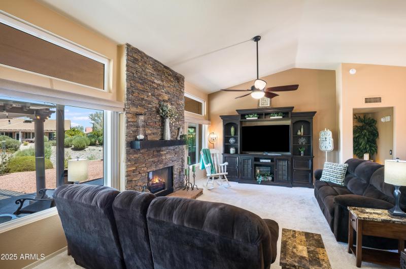 1542 E Palm Beach Dr-5