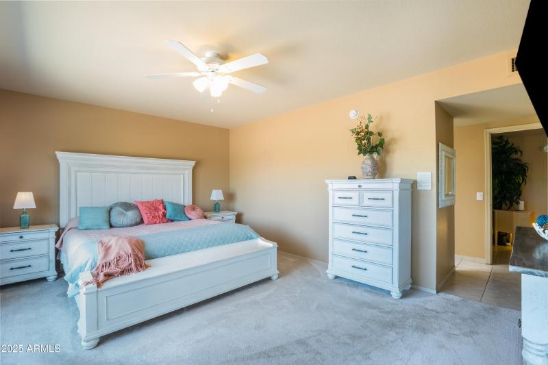 1542 E Palm Beach Dr-25