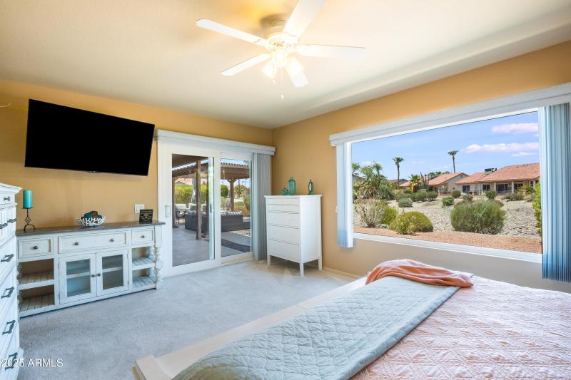 1542 E Palm Beach Dr-26