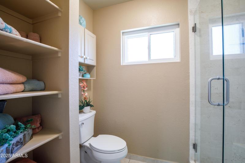 1542 E Palm Beach Dr-28