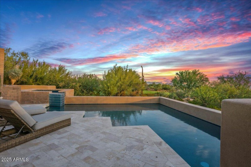 52-Pooldeck Views