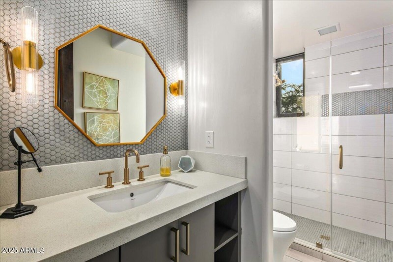 38-Ensuite 2 Bath