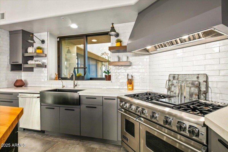 21-Kitchen Details