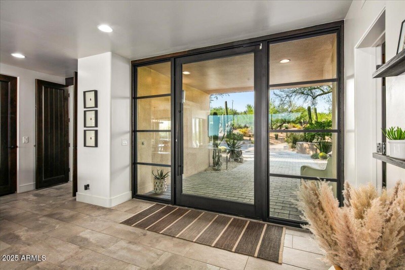 10-Entry Way