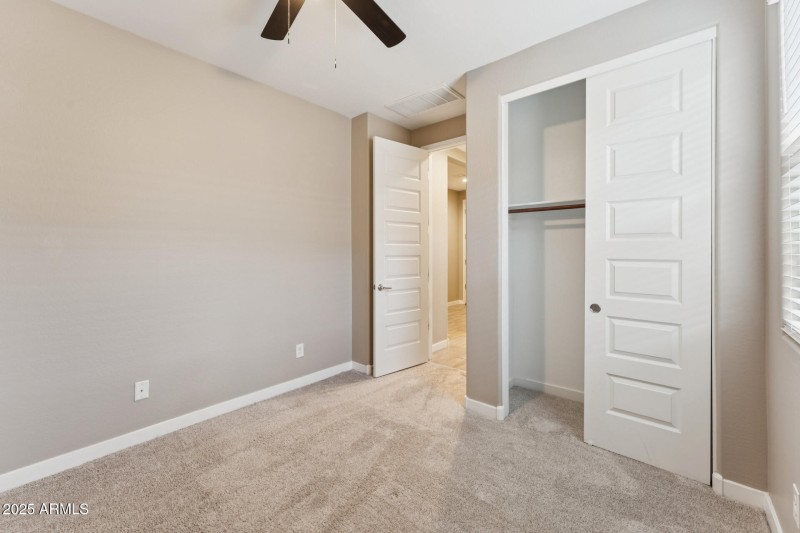 025-bedroom-4