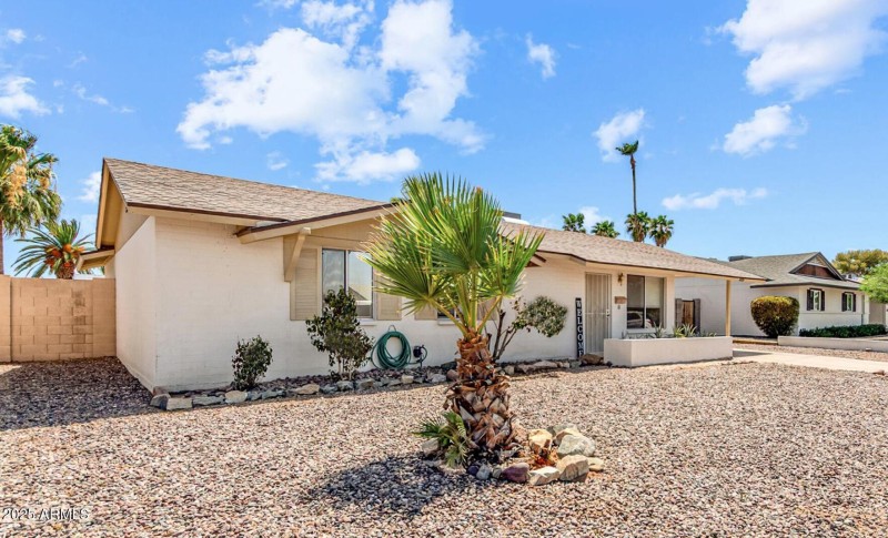 2231 E Janice Way