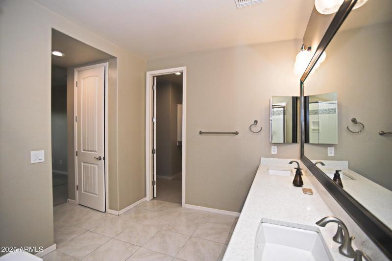 1954 E GERONIMO Street