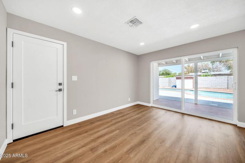 1214 E Butler Dr-10