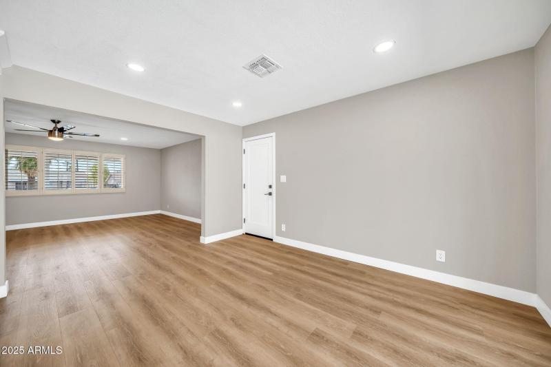1214 E Butler Dr-11