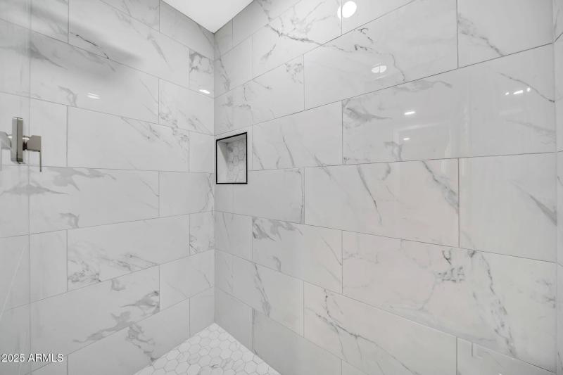 1214 E Butler Dr-18