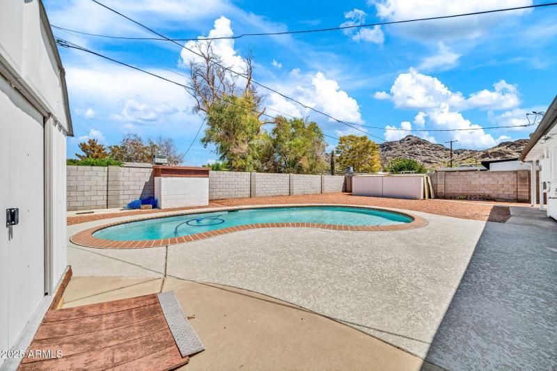 1214 E Butler Dr-35