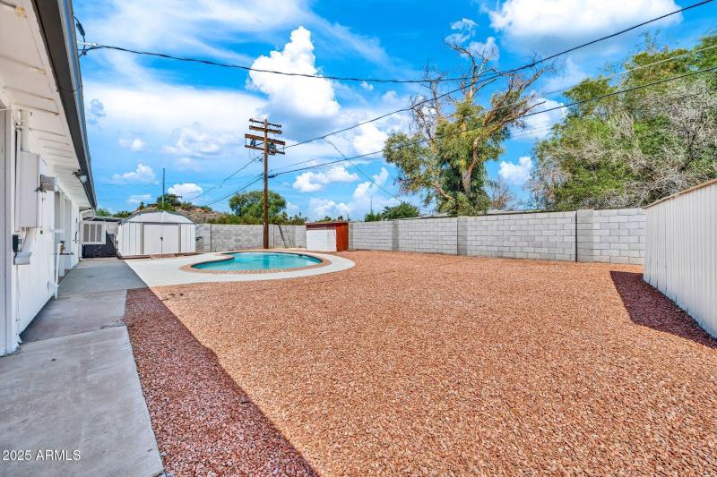 1214 E Butler Dr-37