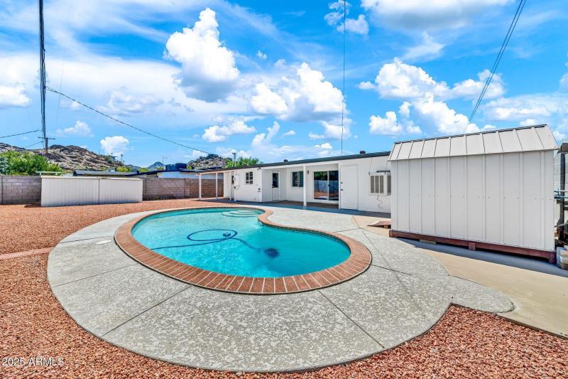 1214 E Butler Dr-41