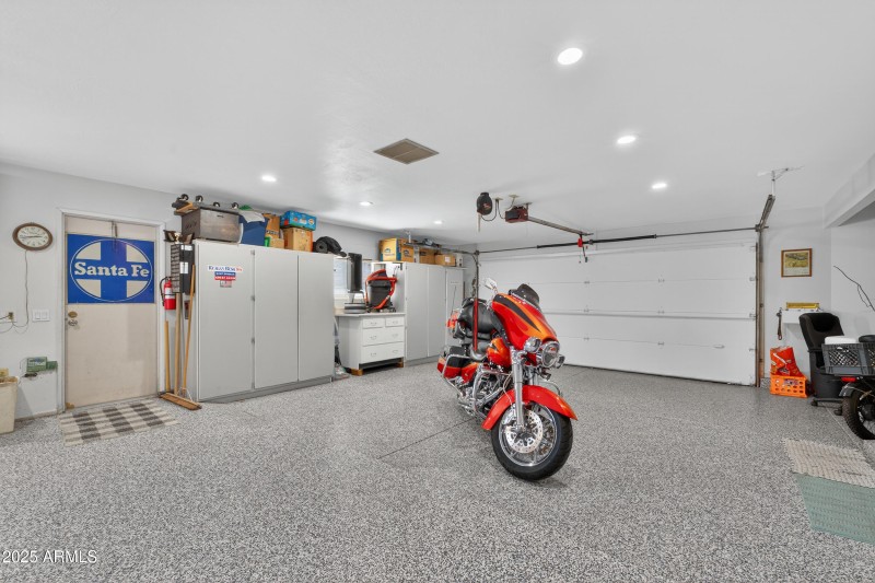 2+ car Garage w/cabinets