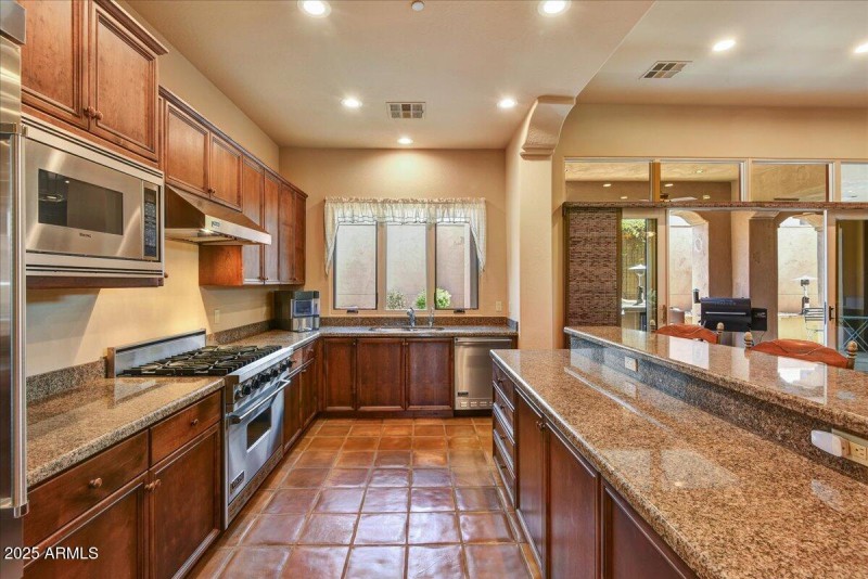 23-Kitchen
