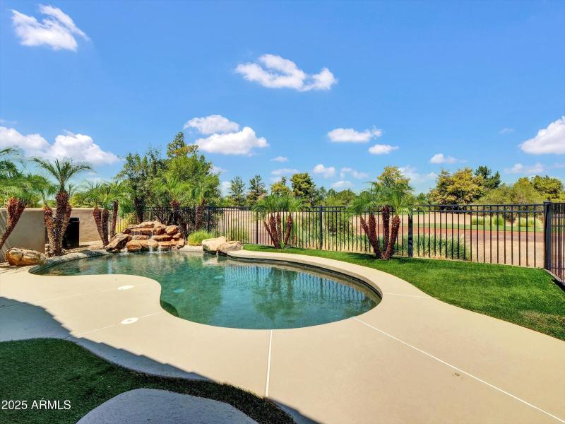 41-3906 E Carson Road-41