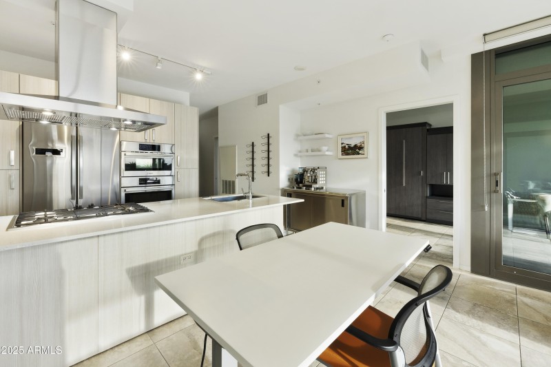 409 Eating Area to Coffee Bar