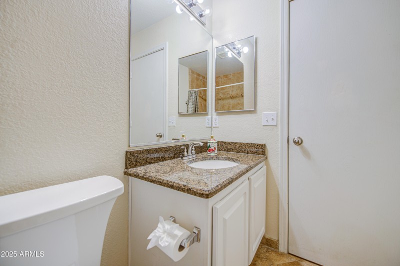 Bathroom 2-pic 3