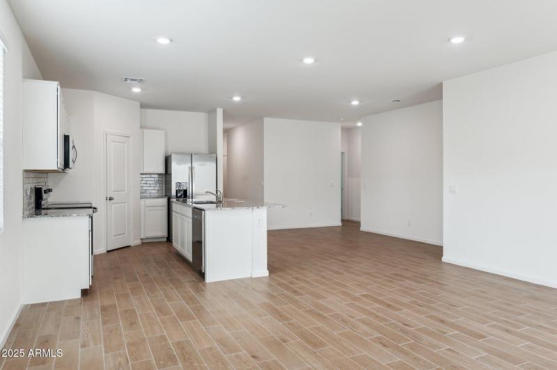 8-web-or-mls-25372-w-sunland-ave-lot-203