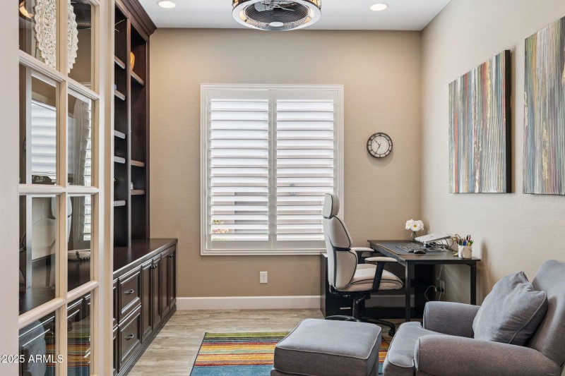 33-web-or-mls-17608-e-desert-vista-trail