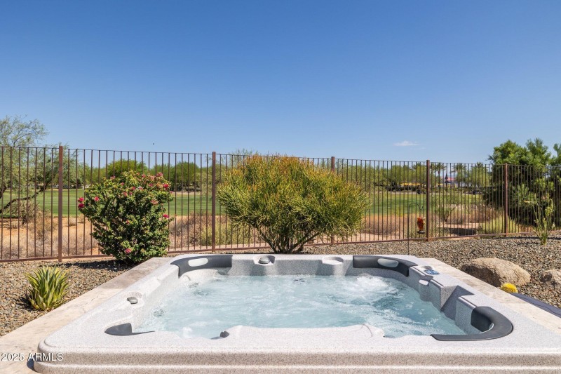 41-web-or-mls-17608-e-desert-vista-trail