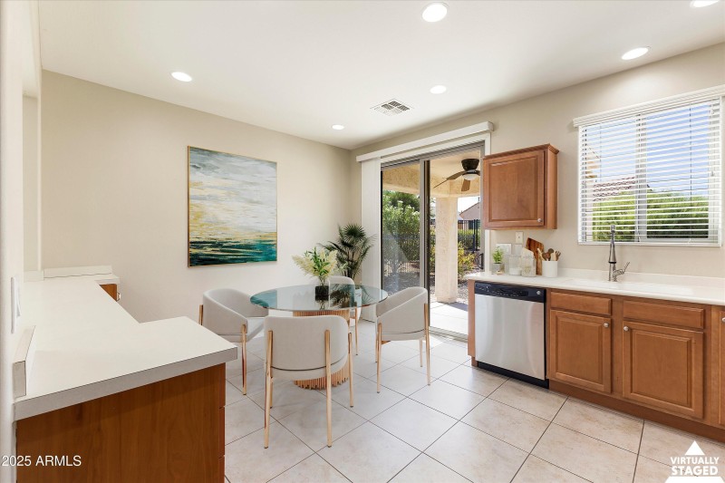 14-Kitchen - Staged