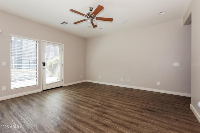 003-photo-living-room-14730331