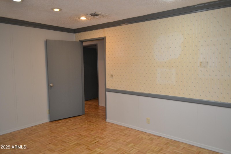 Middle Office Space