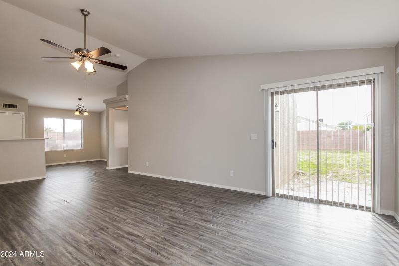 004-photo-living-room-8061558