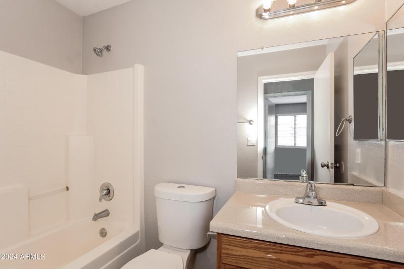 013-photo-bathroom-8061562