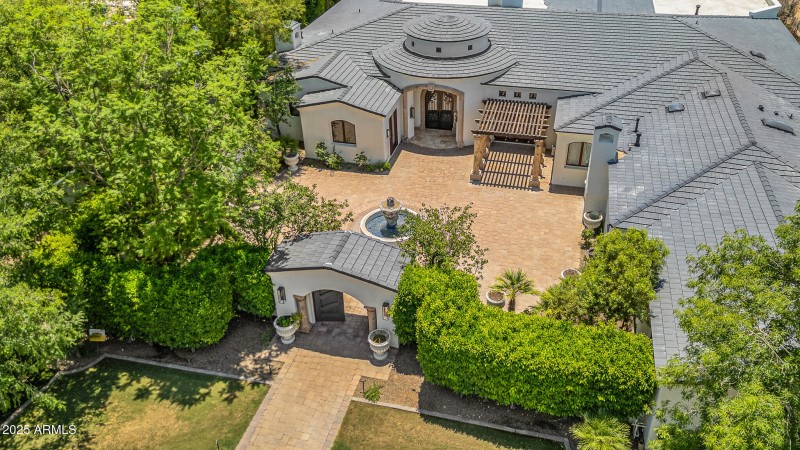 03front of property courtyard_aerial