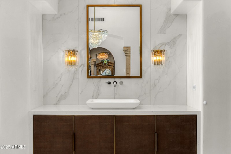 43primary bathroom_hers