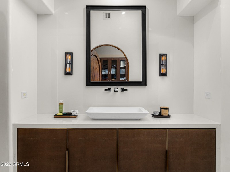 46primary bathroom_his