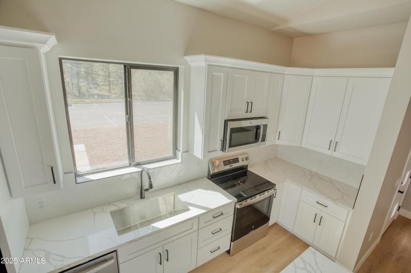 Beautiful Bright Kitchen