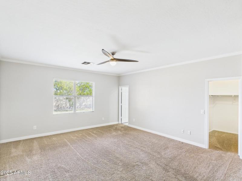 CAM02404G0-PR0136-STILL005