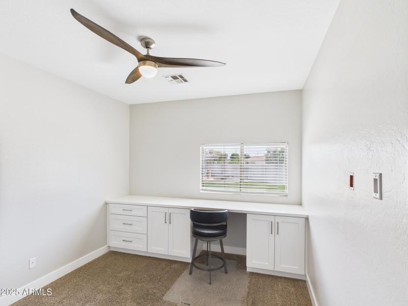 CAM02404G0-PR0136-STILL009