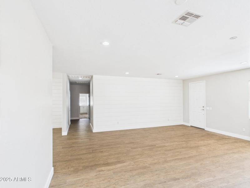 CAM02404G0-PR0136-STILL011