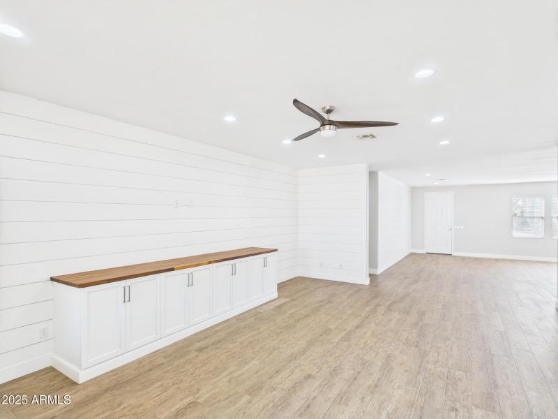 CAM02404G0-PR0136-STILL018