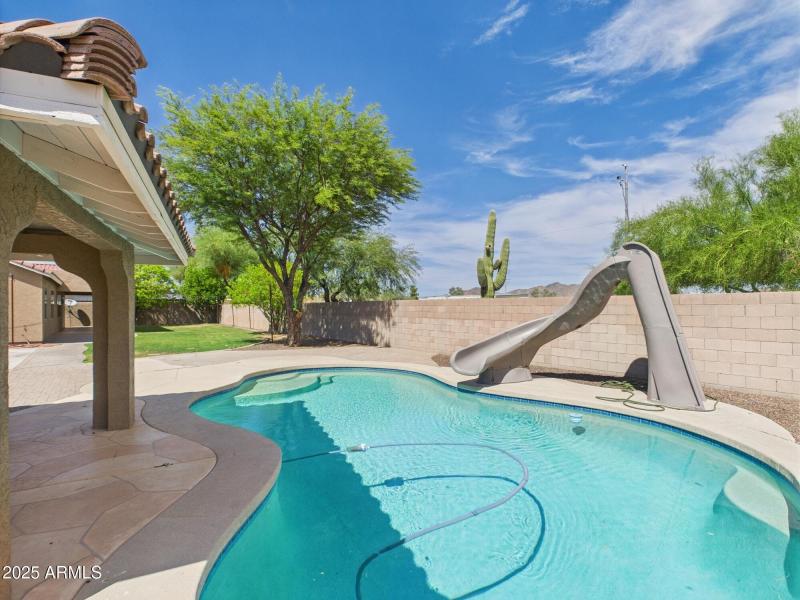 CAM02404G0-PR0136-STILL034