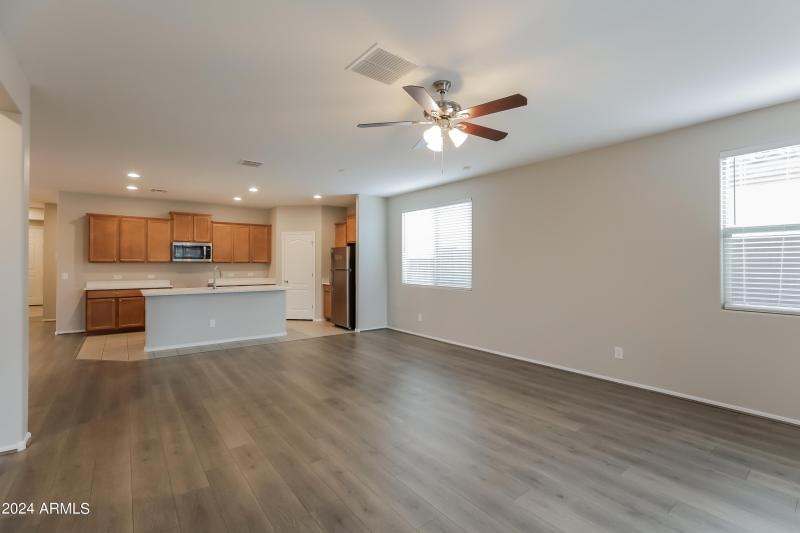 002-photo-living-room-11539602