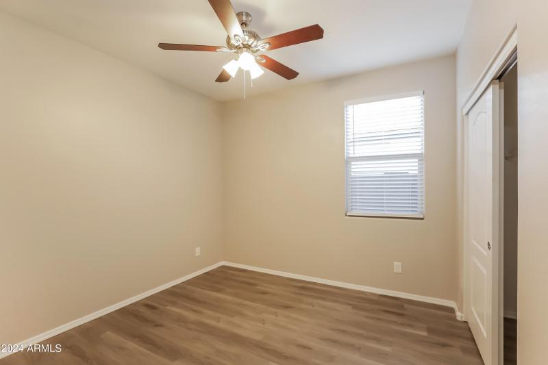 012-photo-bedroom-11539607