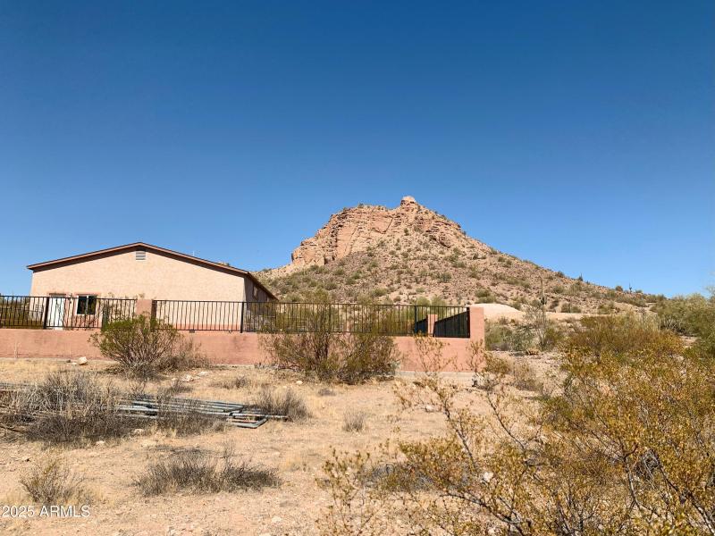 Sits just below Rock Peak!