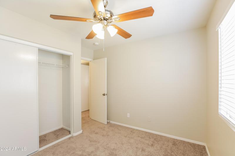 013-photo-bedroom-9729615