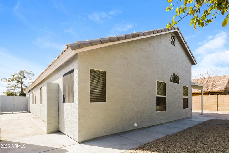 030-photo-rear-view-12444927