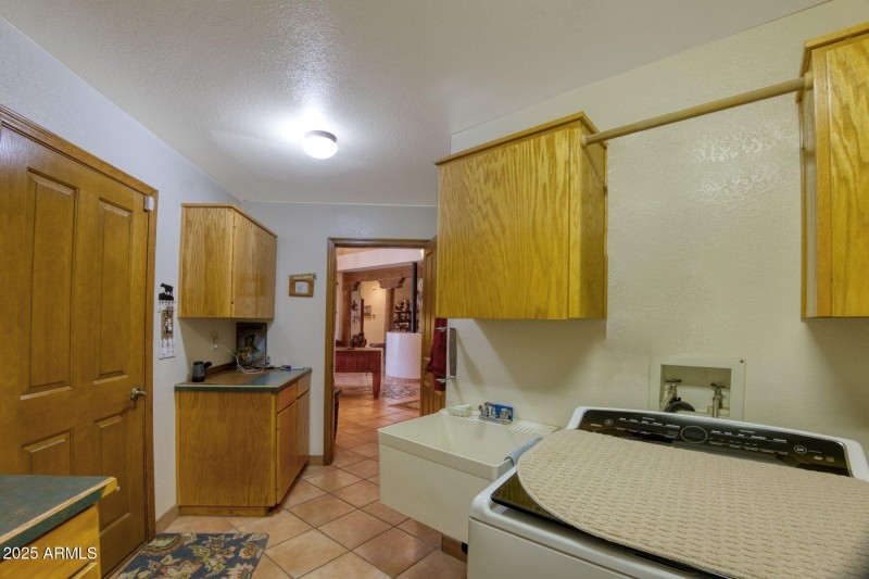 Spacious Laundry room with sink