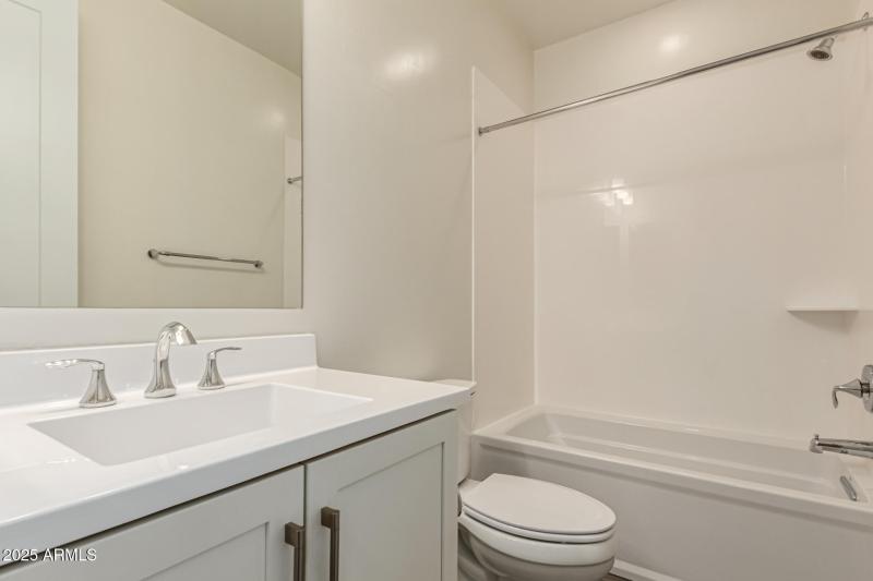 25 - Guest bathroom
