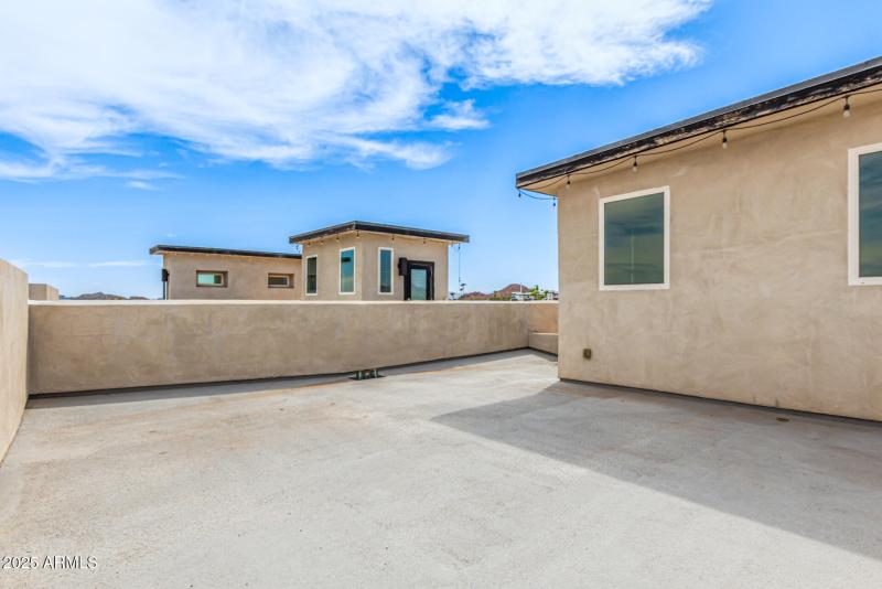 32 - Rooftop deck view 2