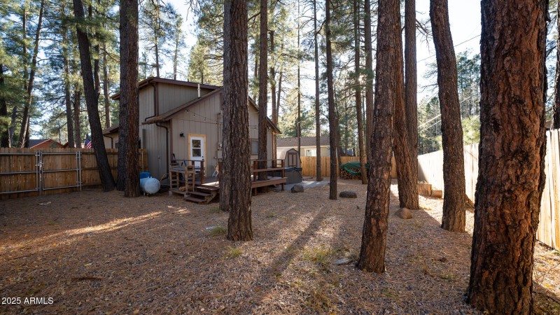 Private fenced back yard retreatQ