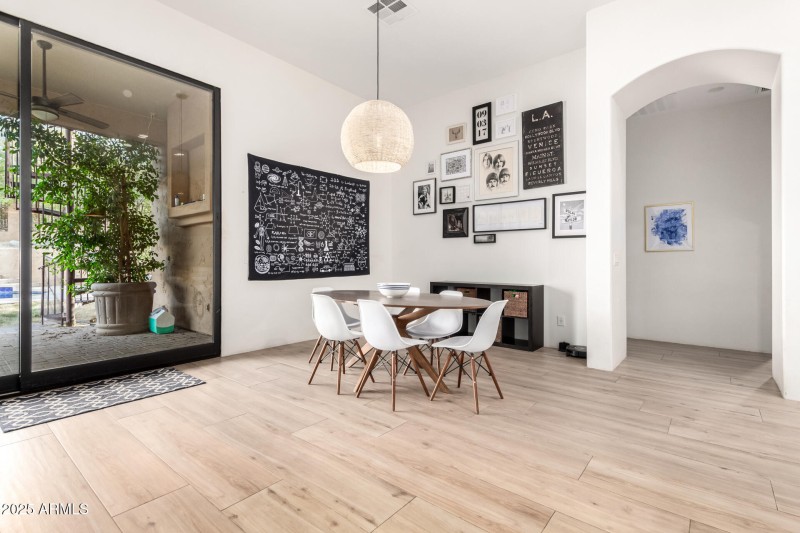 Eat-in-kitchen