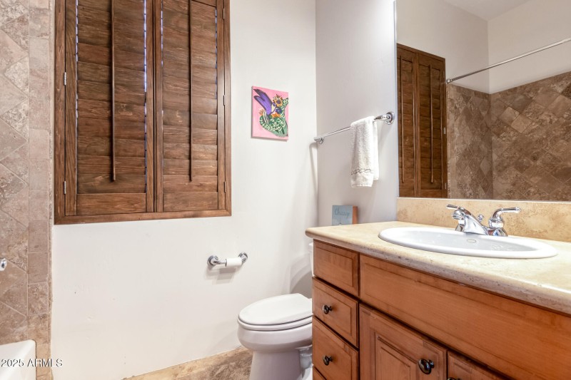 Jack/Jill bath